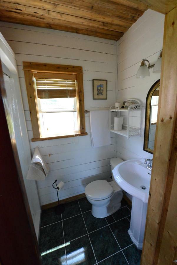 Maregold Centre - Juniper Cabin And Rose Cabin Victoria Beach Екстериор снимка